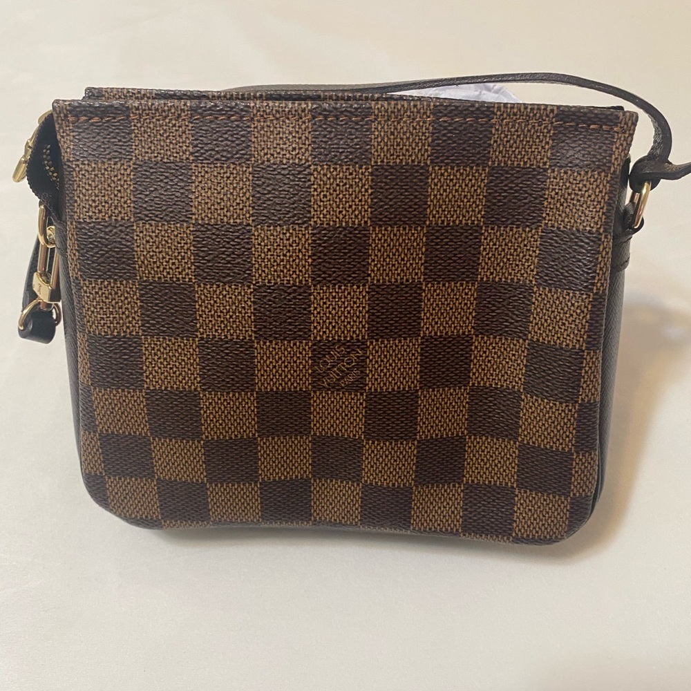 ✅💯Authentic Louis Vuitton Damier Ebene small handbag.